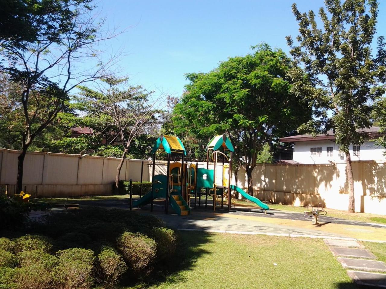 Cozy 2Br Staycation With Balcony Chateau Elysee For 4-6 Pax Paranaque City Bagian luar foto
