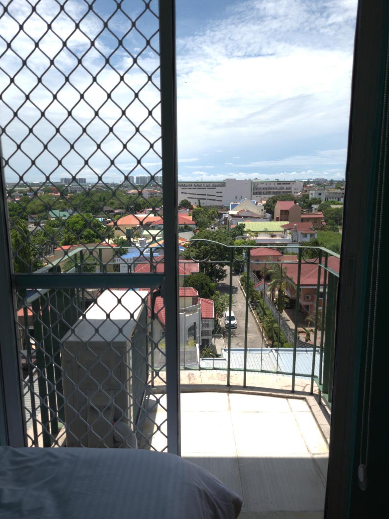 Cozy 2Br Staycation With Balcony Chateau Elysee For 4-6 Pax Paranaque City Bagian luar foto