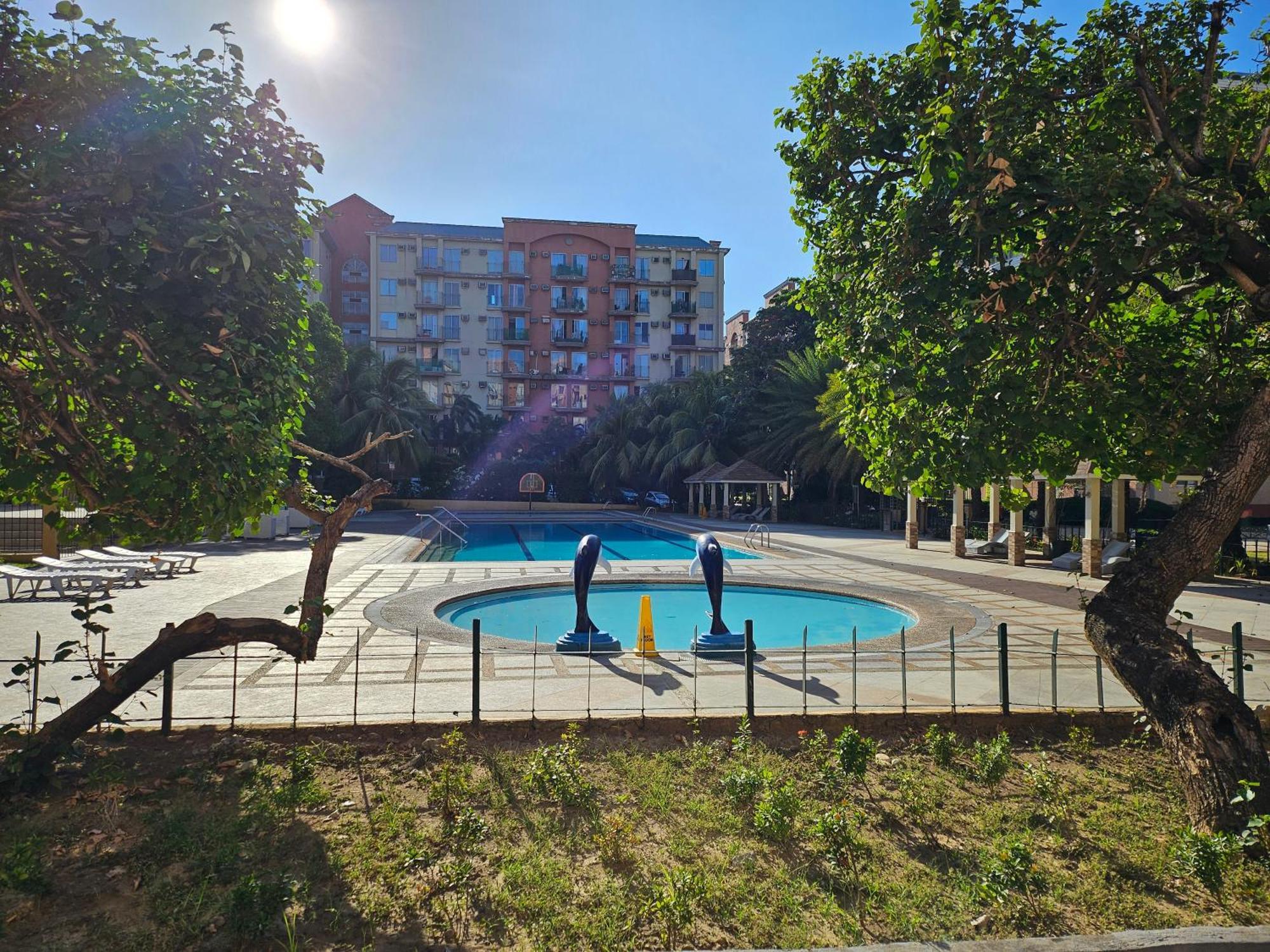 Cozy 2Br Staycation With Balcony Chateau Elysee For 4-6 Pax Paranaque City Bagian luar foto