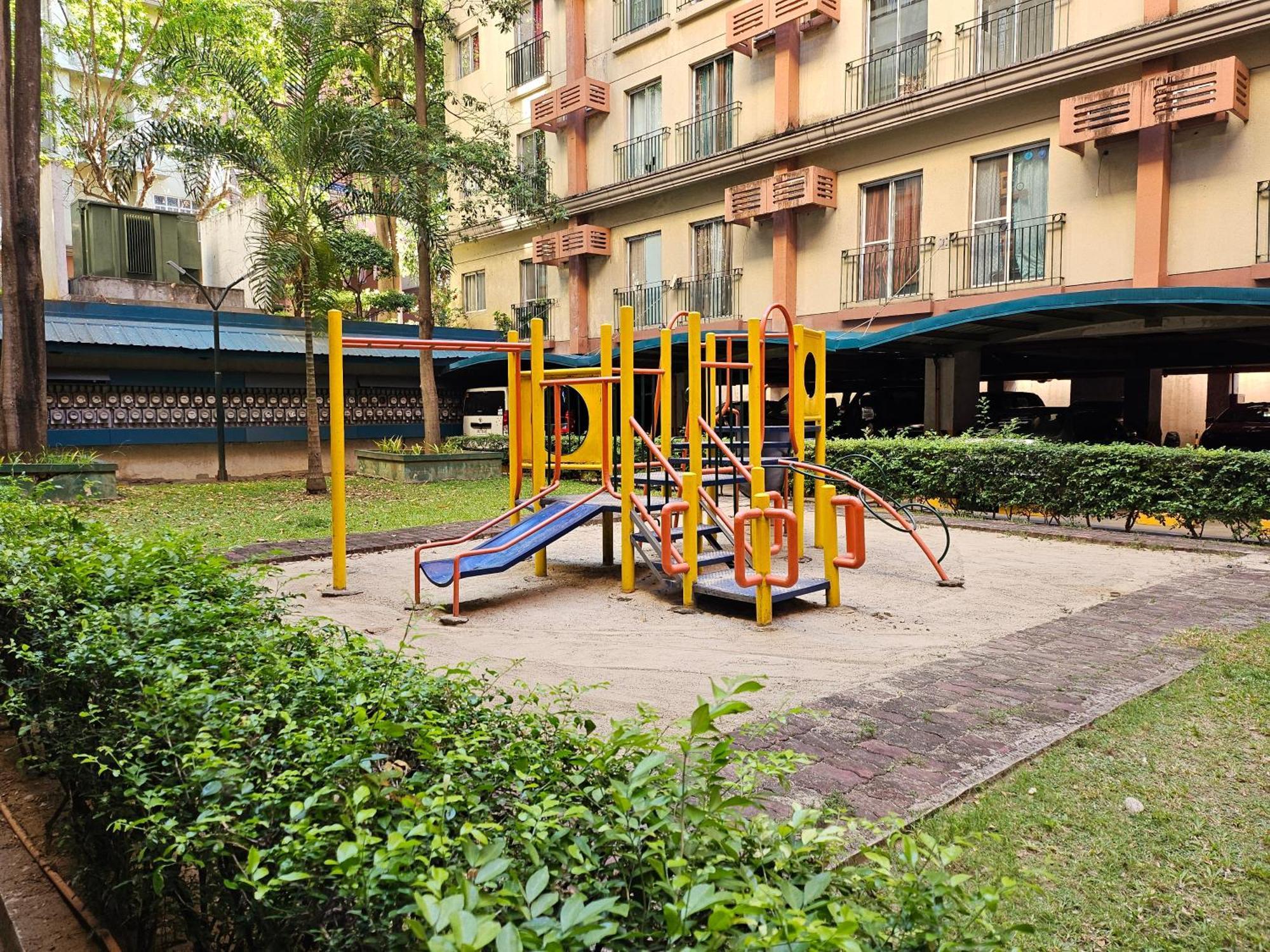 Cozy 2Br Staycation With Balcony Chateau Elysee For 4-6 Pax Paranaque City Bagian luar foto
