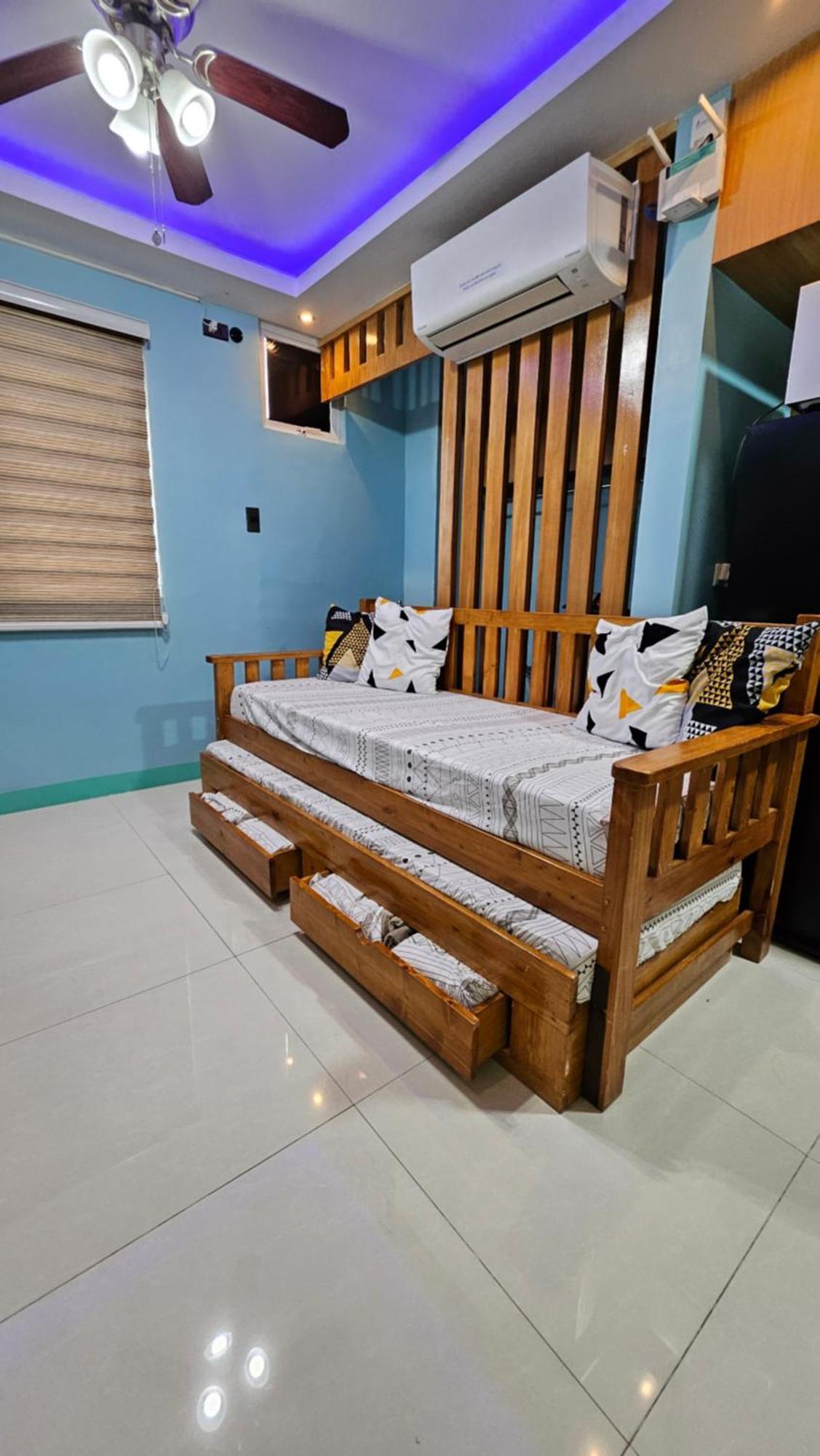 Cozy 2Br Staycation With Balcony Chateau Elysee For 4-6 Pax Paranaque City Bagian luar foto
